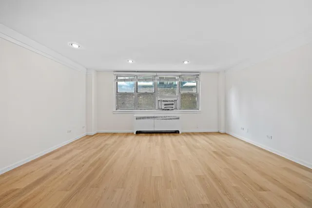 $400,000 | 240 East 35th Street, Unit 3C | Murray Hill