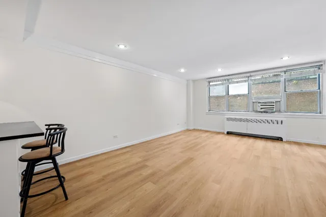 $400,000 | 240 East 35th Street, Unit 3C | Murray Hill