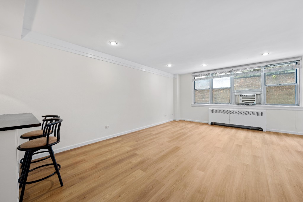 240 East 35th Street, Unit 3C Manhattan, NY 10016 - Photo 6 of 19 Photo 6