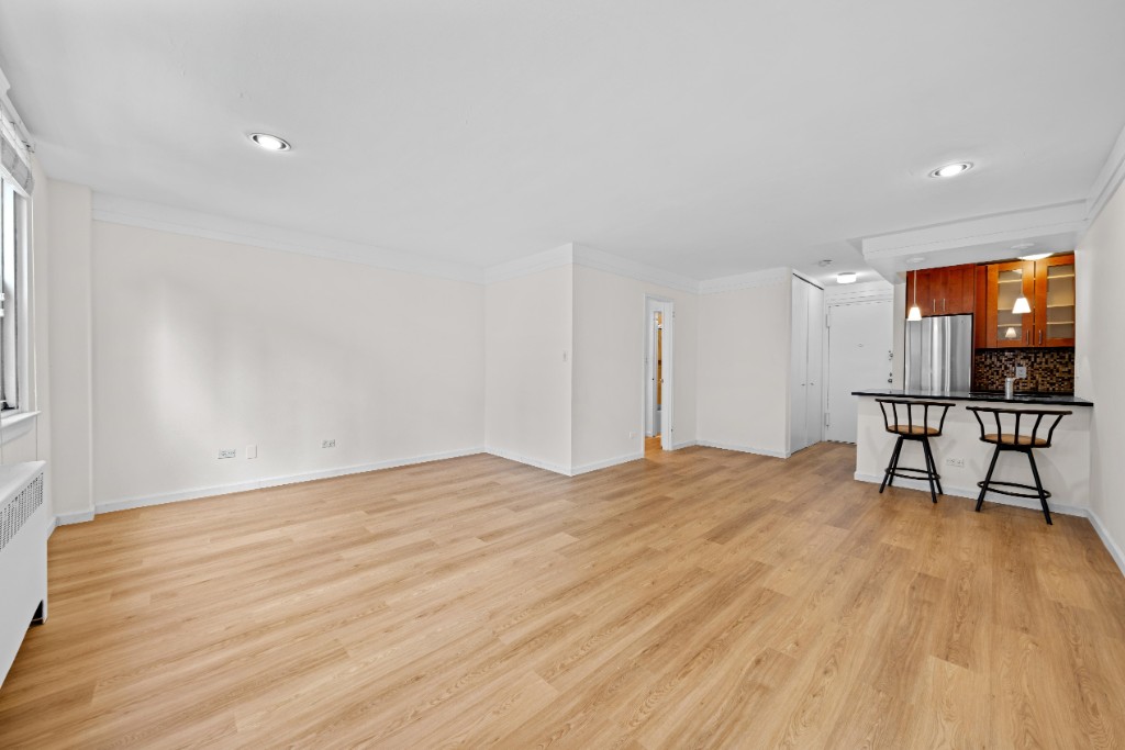 240 East 35th Street, Unit 3C Manhattan, NY 10016 - Photo 10 of 19 Photo 10