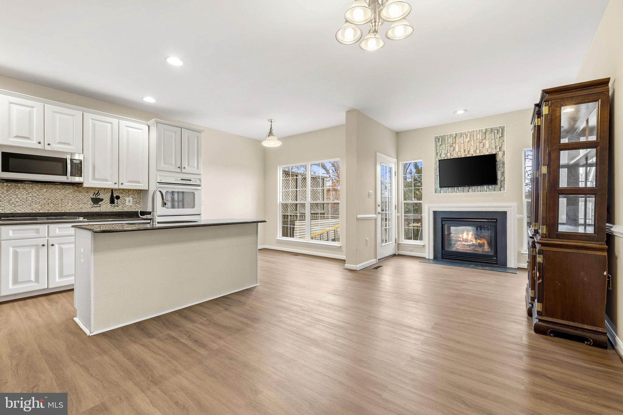 6670 Roderick Loop Gainesville, VA 20155 - Photo 7 of 36