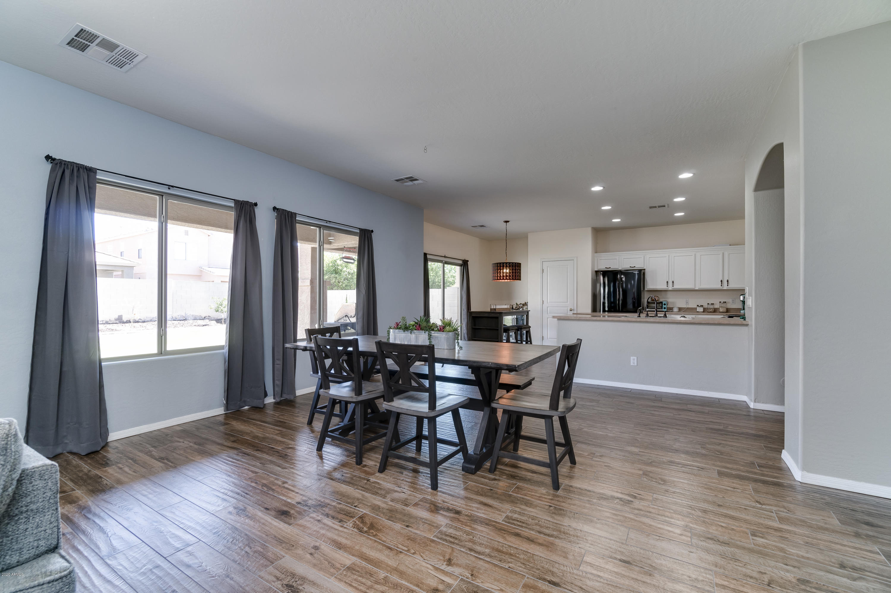 46023 West Amsterdam Road Maricopa, AZ 85139 - Photo 16 of 33 16Dining & Kitchen-FULL