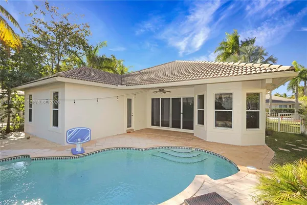 $5,800 | 1923 Harbor View Circle, Unit 1923, Weston, FL 33327