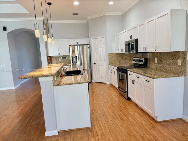 $5,800 | 1923 Harbor View Circle, Unit 1923, Weston, FL 33327