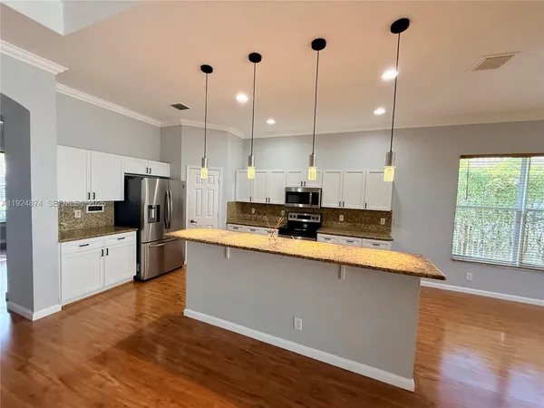 $5,800 | 1923 Harbor View Circle, Unit 1923, Weston, FL 33327