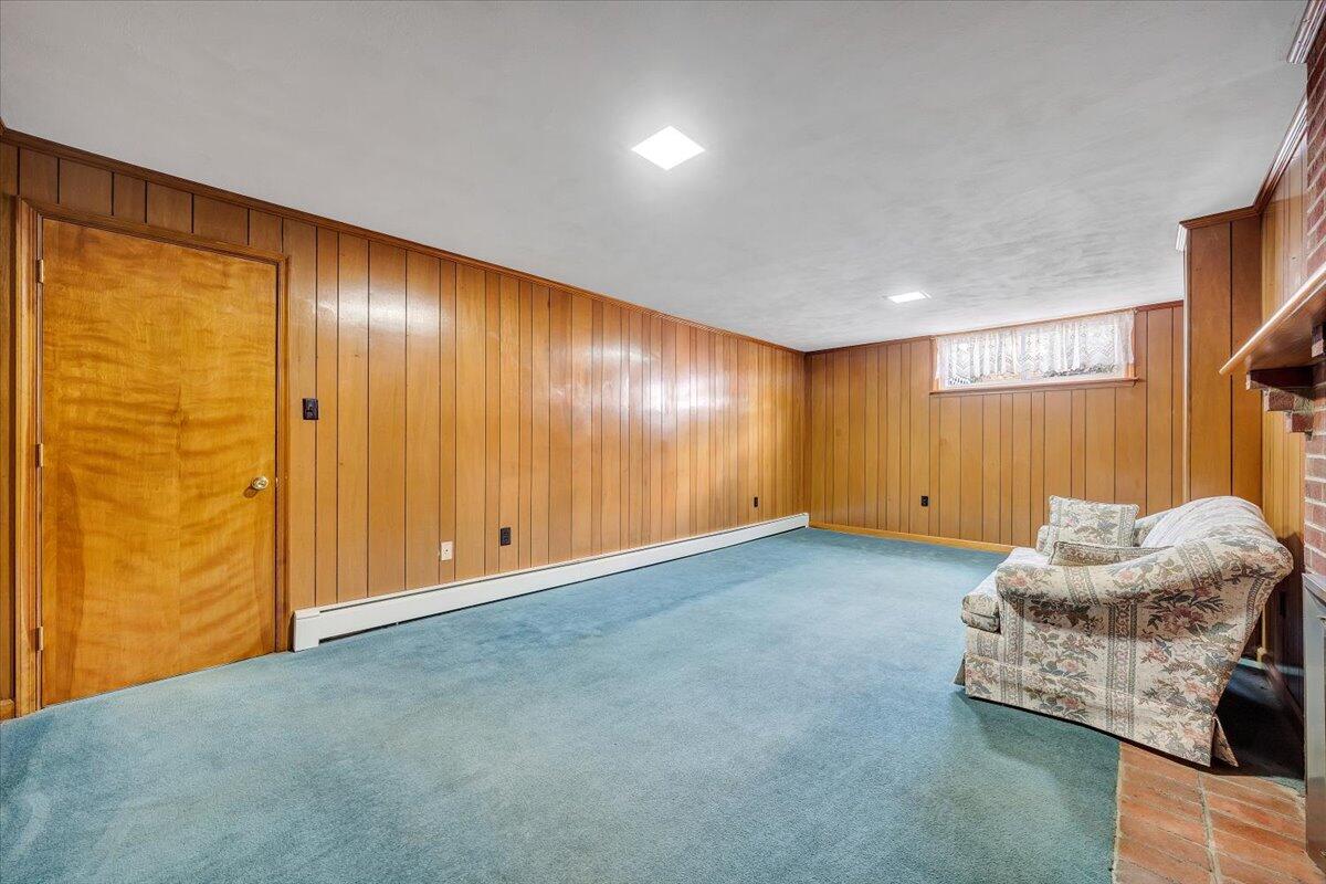 709 Olney Road Vinton, VA 24179 - Photo 20 of 41 a view of an empty room and a window