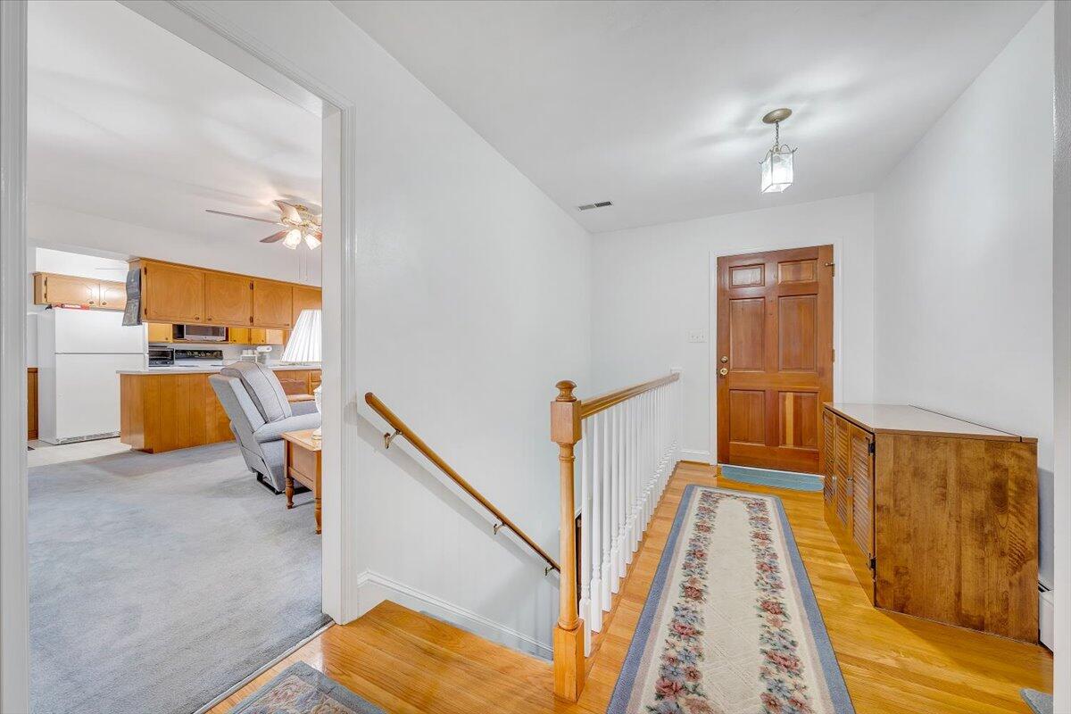 709 Olney Road Vinton, VA 24179 - Photo 3 of 41 a view of a living room