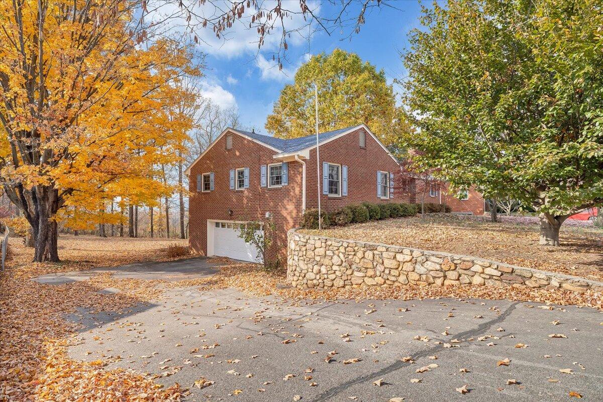 709 Olney Road Vinton, VA 24179 - Photo 37 of 41 a front view of a house with a yard