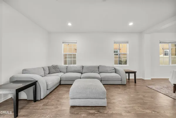 $869,900 | 693 Nile River Drive, Oxnard, CA 93036