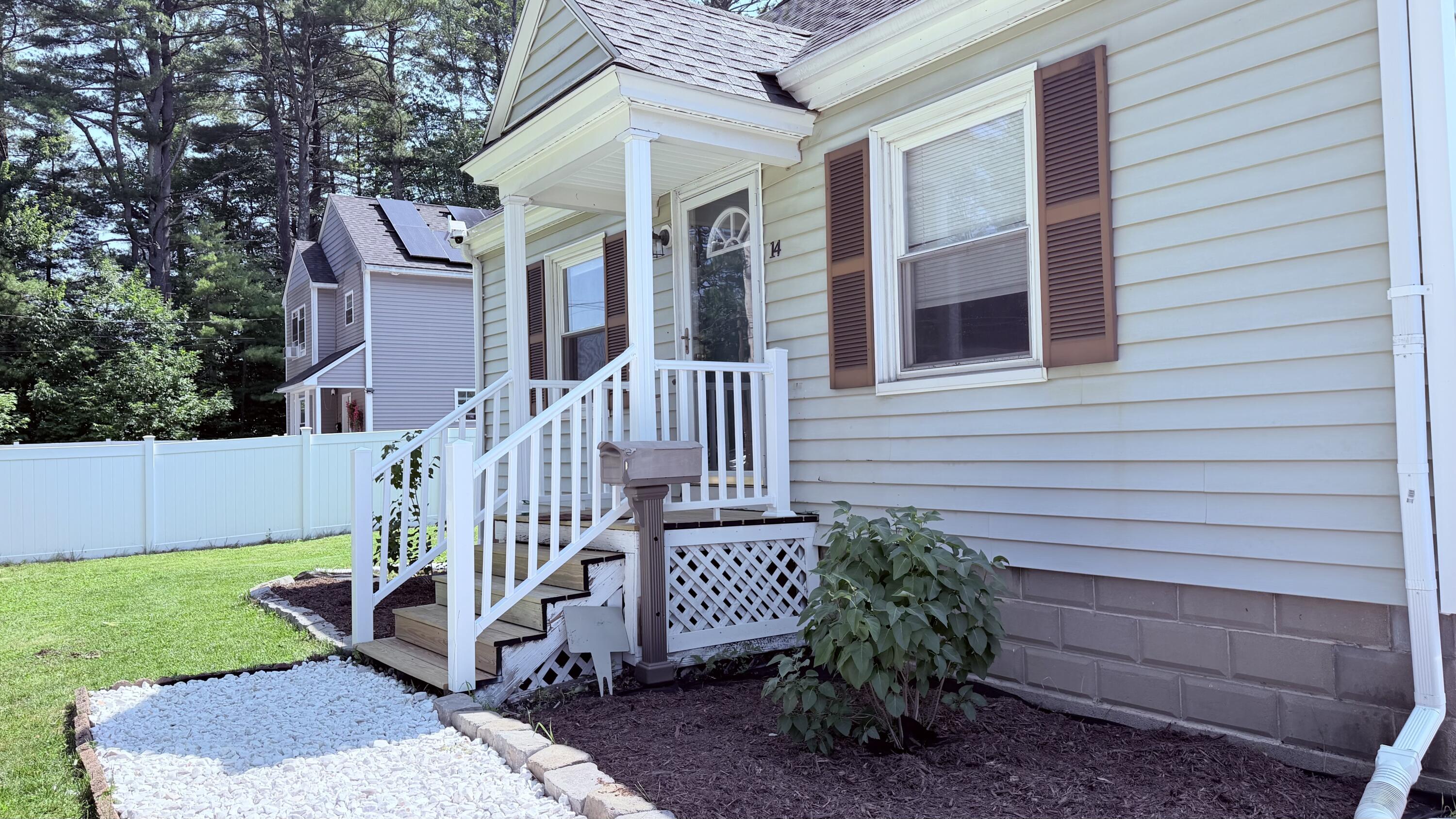 14 Castine Avenue Portland, ME 04103 - Photo 3 of 37 IMG_0215