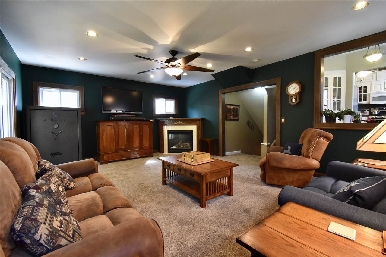 826 Barrington Road Grosse Pointe, MI 48230 - Photo 10 of 31 50024897-9.JPG