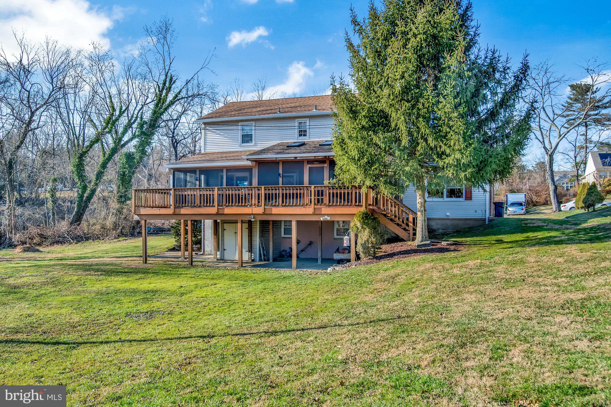 219 Ridgeway Road Catonsville, MD 21228 - Photo 3 of 35 Large backyard