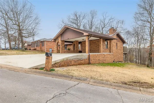 $229,900 | 2855 Lakeside Drive, Poplar Bluff, MO 63901