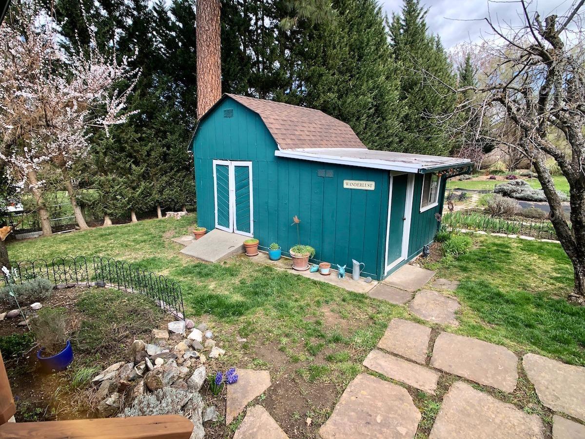 6915 Rapp Lane Talent, OR 97540 - Photo 28 of 40 Art studio/garden shed