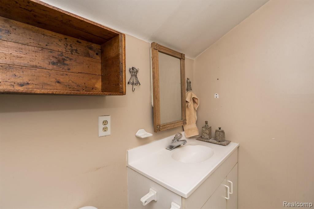 2450 Gerald Avenue Rochester Hills, MI 48307 - Photo 10 of 24