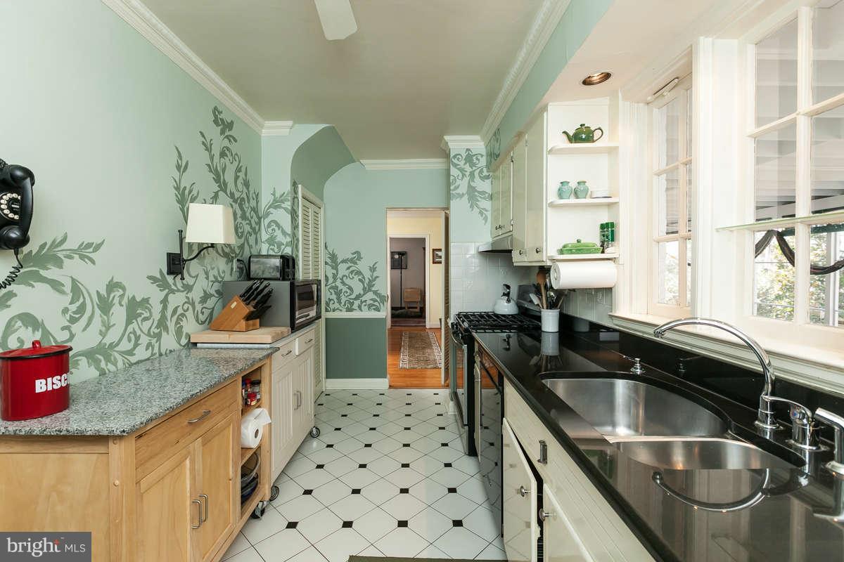105 Greenbrier Road Baltimore, MD 21286 - Photo 9 of 27 Kitchen