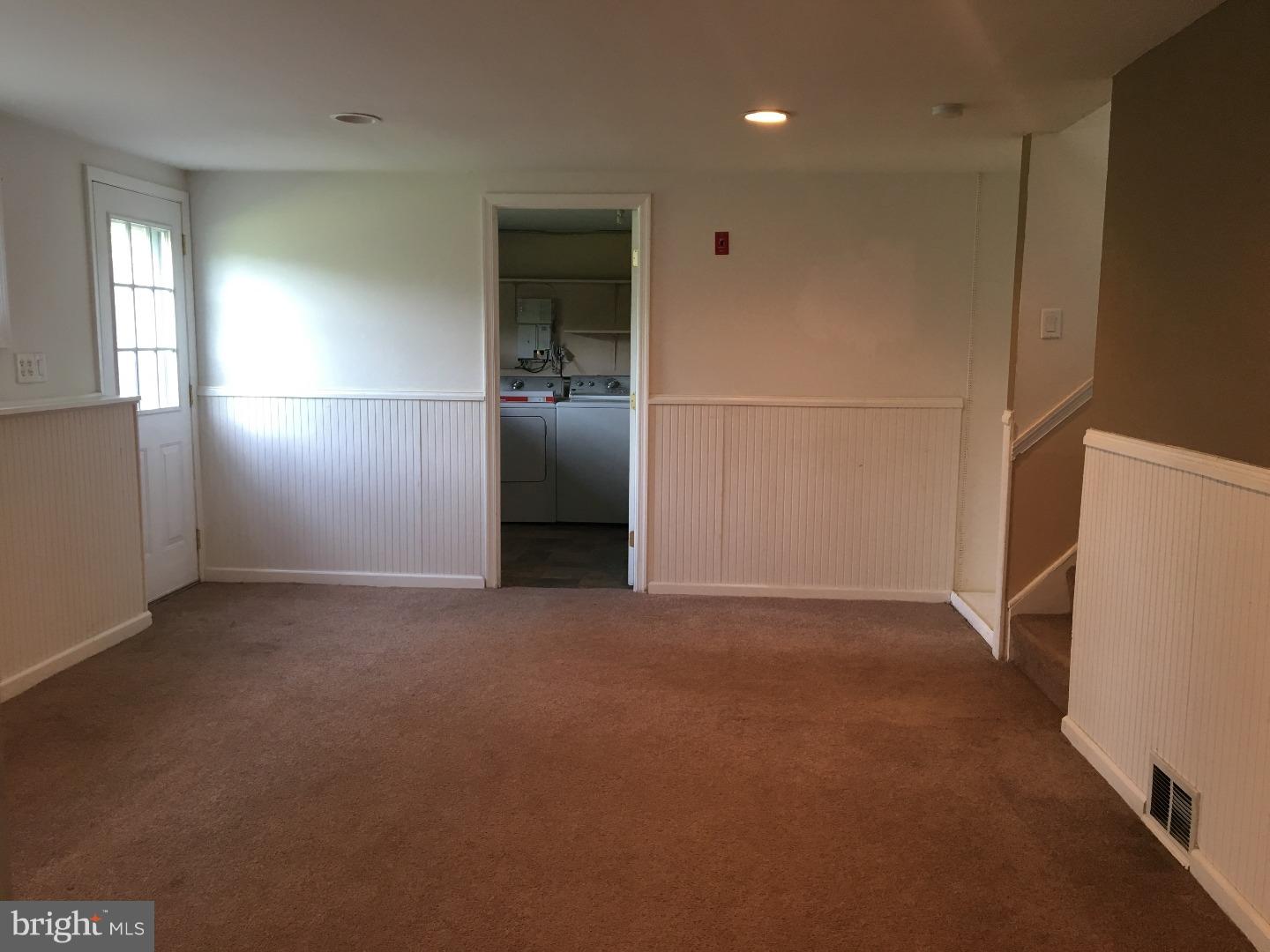 27 Augusta Drive Newark, DE 19713 - Photo 8 of 10 Family Room