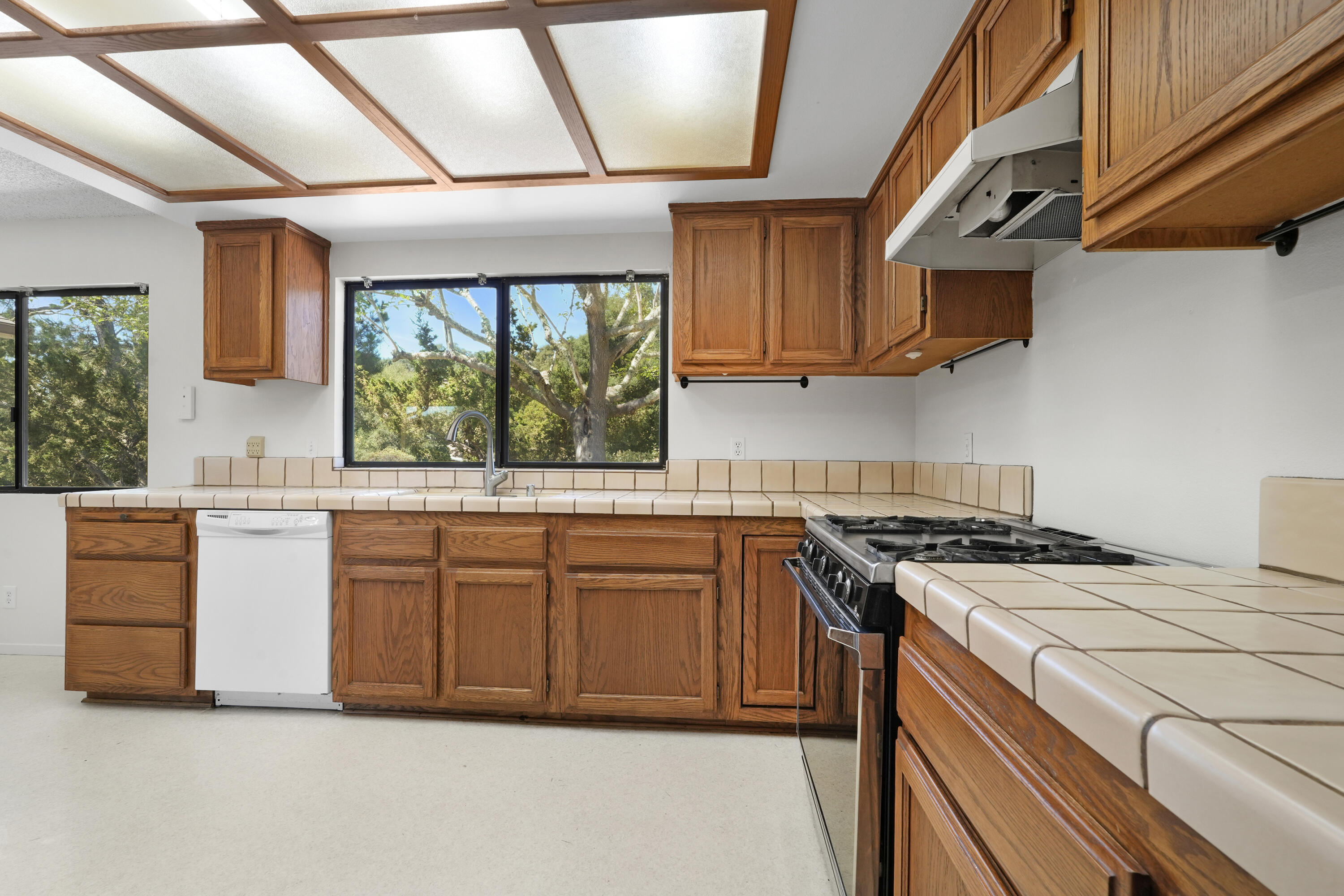 1995 Viborg Road Solvang, CA 93463 - Photo 12 of 29 V12