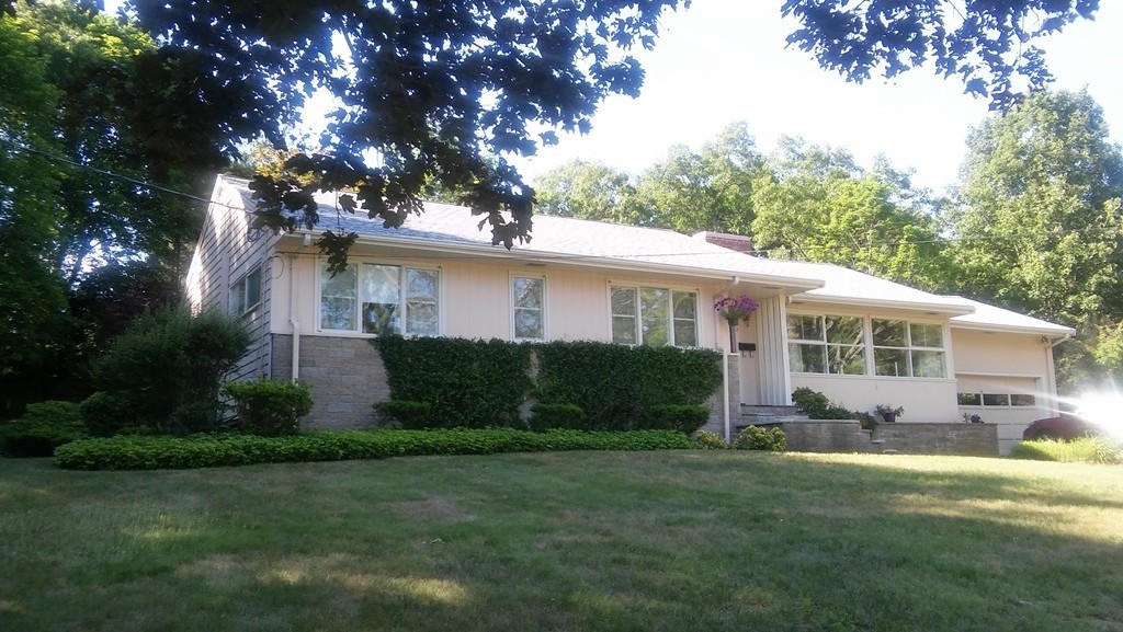 6 Tapley Road Lynnfield, MA 01940 - Photo 1 of 10 Gallery Image 1