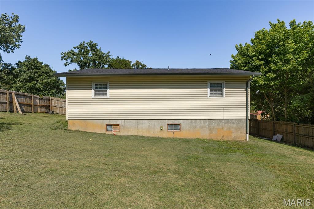 13071 Hencher Road De Soto, MO 63020 - Photo 2 of 24