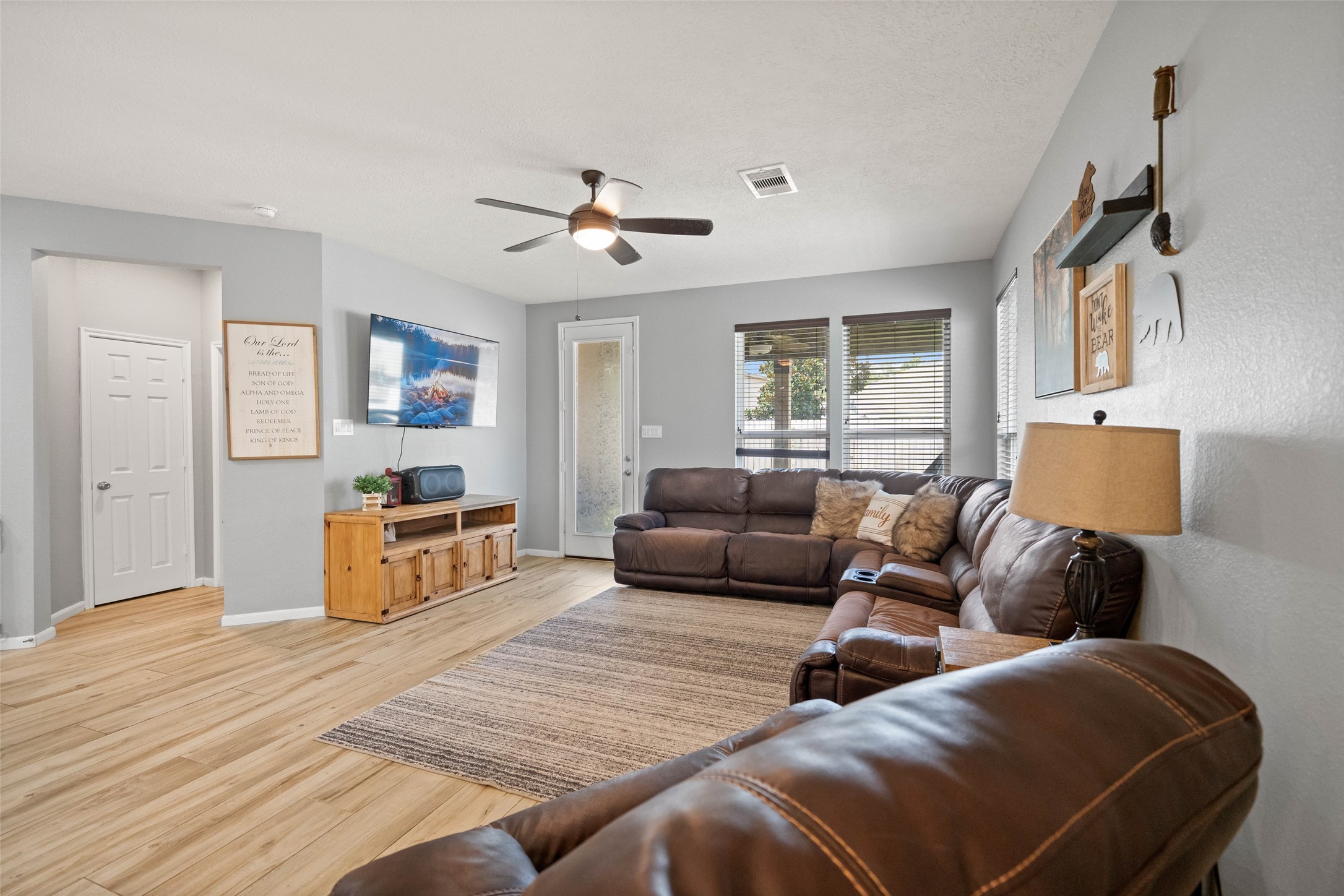 1118 Upton Court Conroe, TX 77304 - Photo 16 of 25 Another view of the living room!