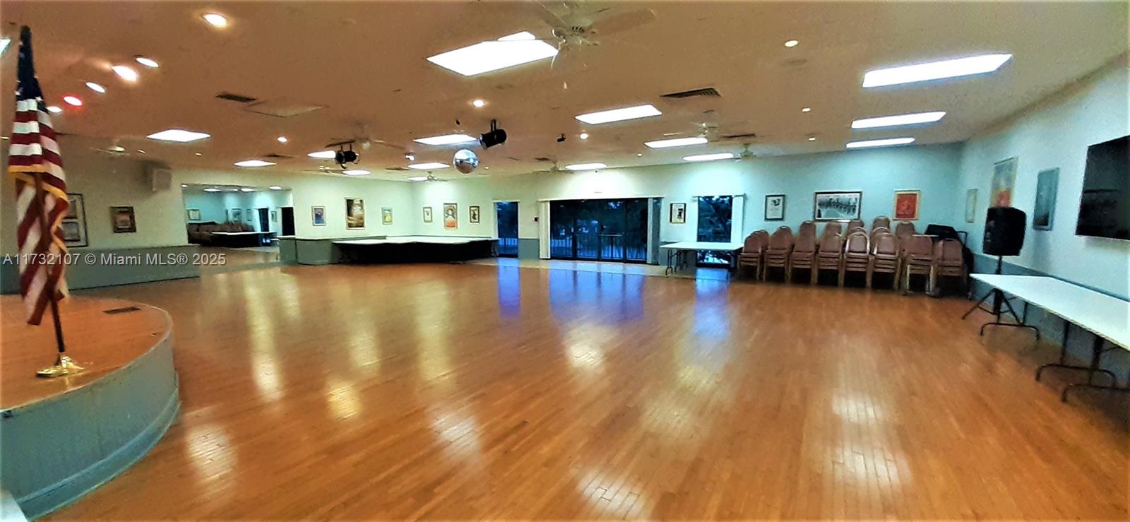 250 Gate Road, Unit 160 Hollywood, FL 33024 - Photo 25 of 33 a lobby with furniture and a potted plant