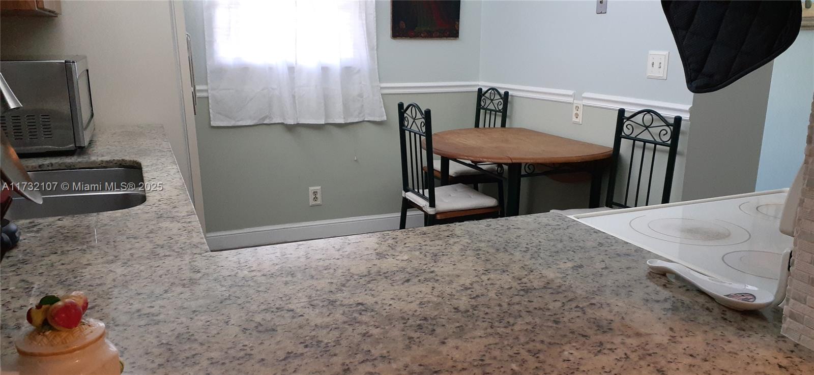 250 Gate Road, Unit 160 Hollywood, FL 33024 - Photo 6 of 33 a room with furniture and a flat screen tv
