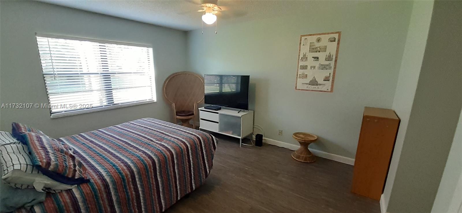 250 Gate Road, Unit 160 Hollywood, FL 33024 - Photo 10 of 33 a bedroom with a bed chair and a window