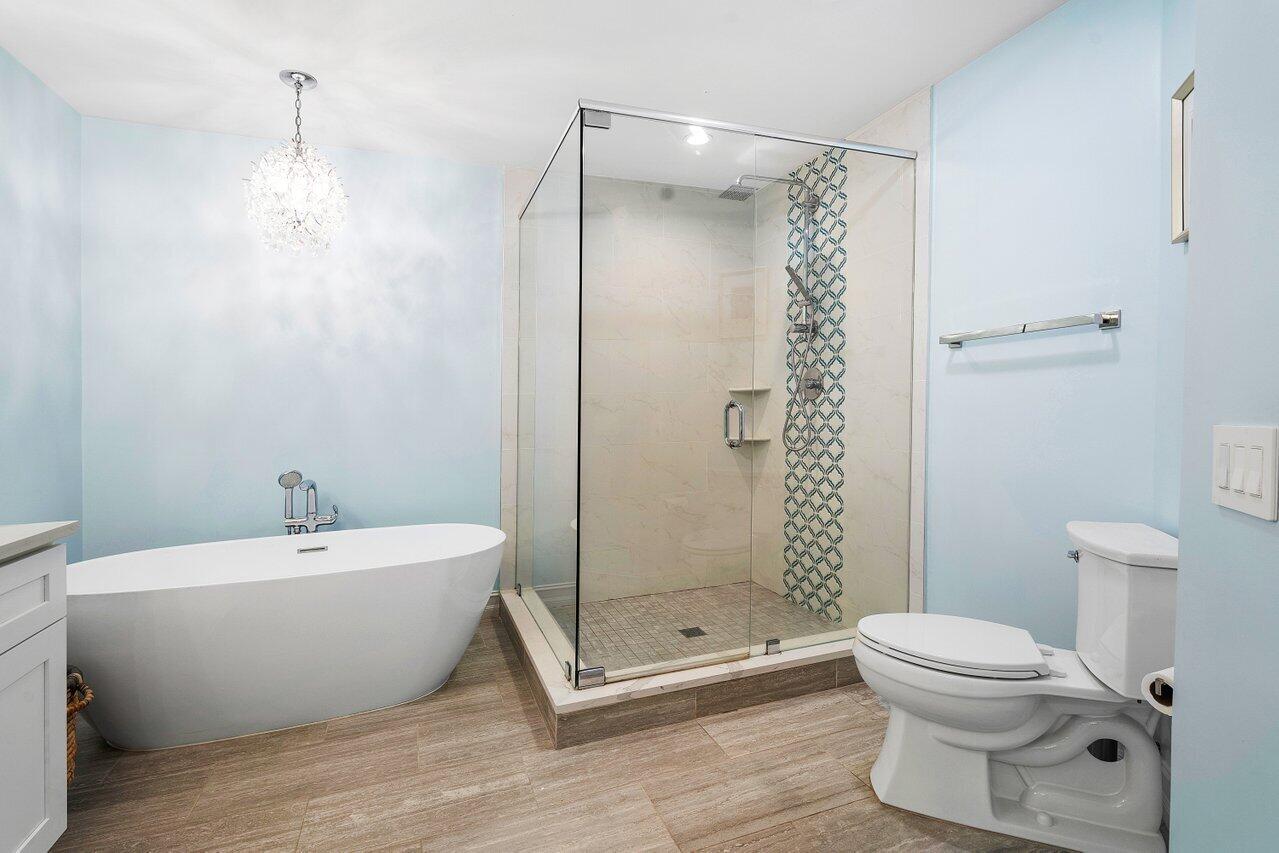 23158 Island View, Unit 4 Boca Raton, FL 33433 - Photo 23 of 40 Tub & Separate Shower