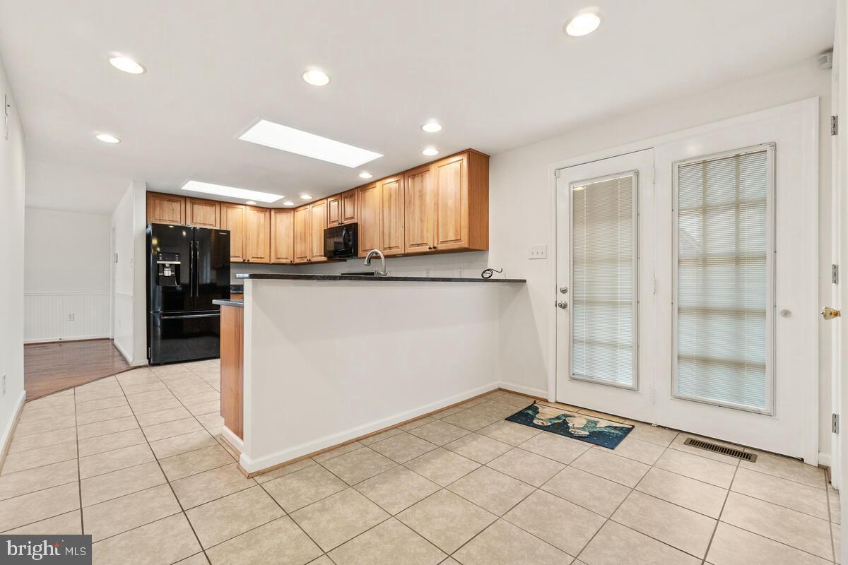 7943 Dollyhyde Road Mount Airy, MD 21771 - Photo 16 of 57 Kitchen - Breakfast Bar