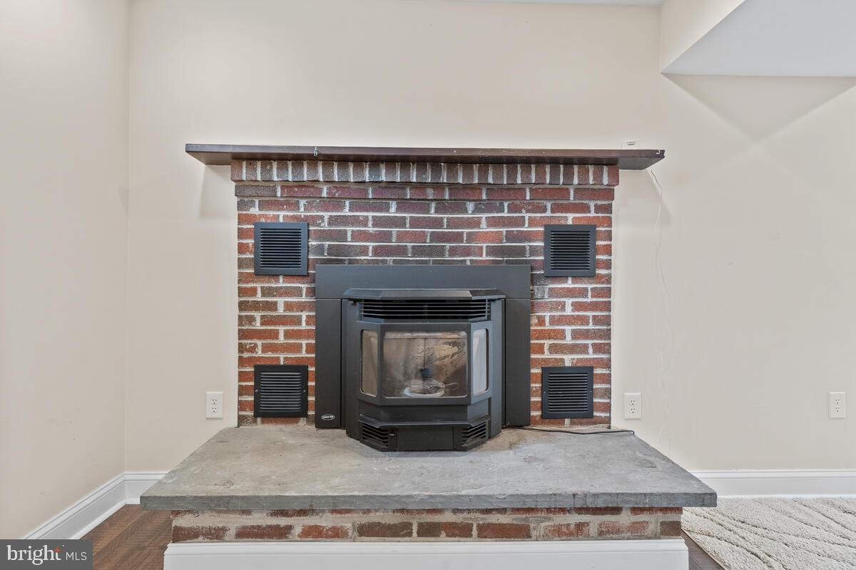 7943 Dollyhyde Road Mount Airy, MD 21771 - Photo 25 of 57 Heat o later FP w/Pellet Stove Insert