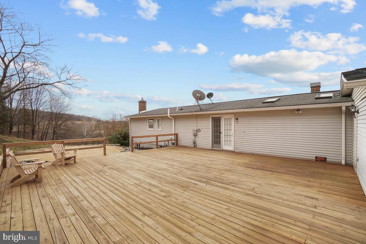 7943 Dollyhyde Road Mount Airy, MD 21771 - Photo 35 of 57 Deck