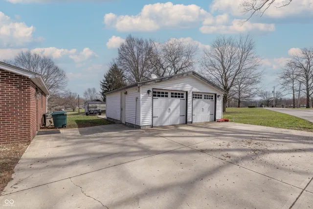 $337,400 | 241 South Walnut Street, Jamestown, IN 46147