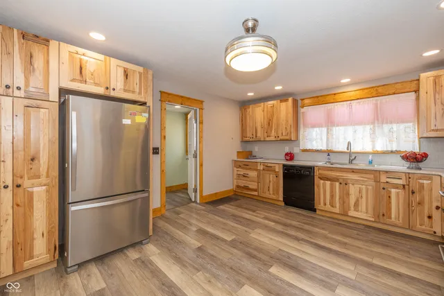 $337,400 | 241 South Walnut Street, Jamestown, IN 46147