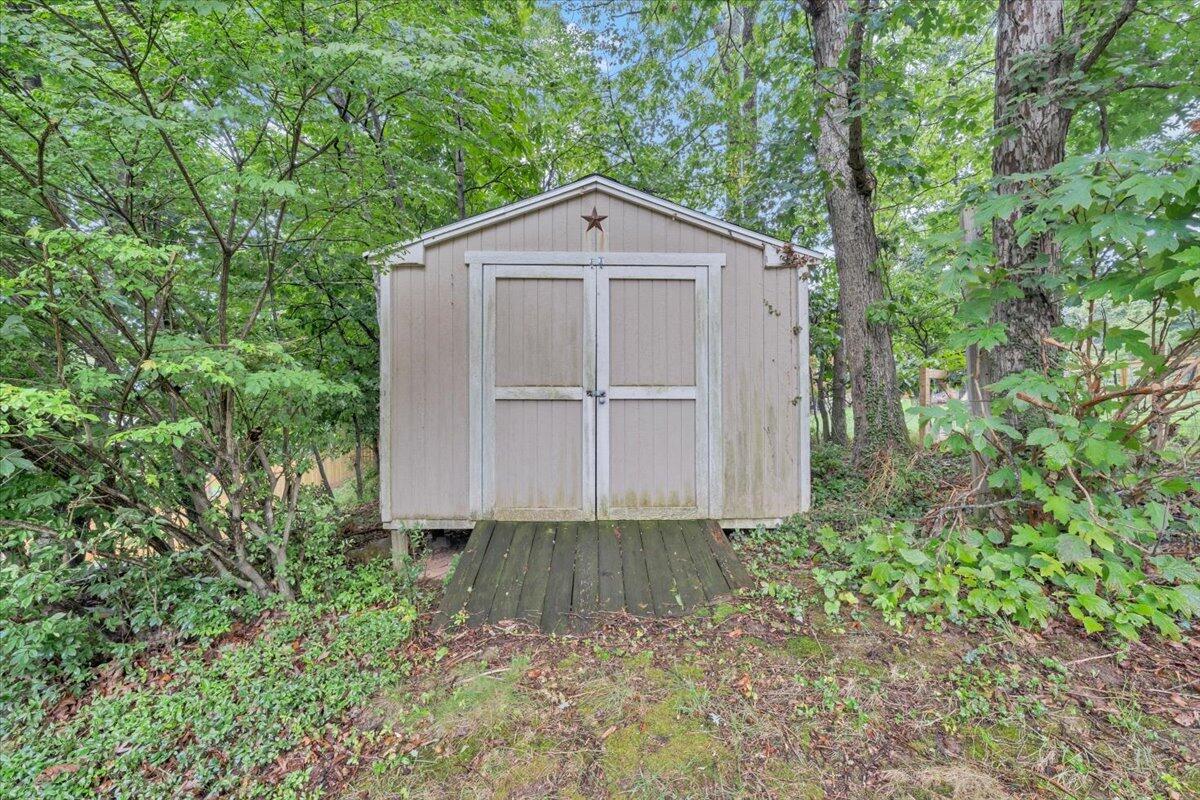 239 Pin Oak Drive Blue Ridge, VA 24064 - Photo 38 of 40 239 Pin Oak Dr