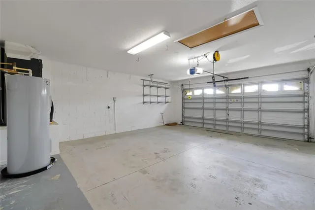 en empty room with windows and ceiling fan