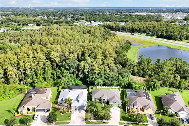 a black and white photo of a living room
