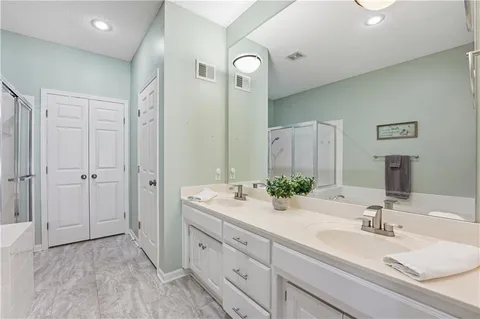 $410,000 | 2440 West 137th Place, Leawood, KS 66224