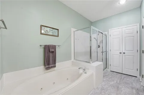 $410,000 | 2440 West 137th Place, Leawood, KS 66224