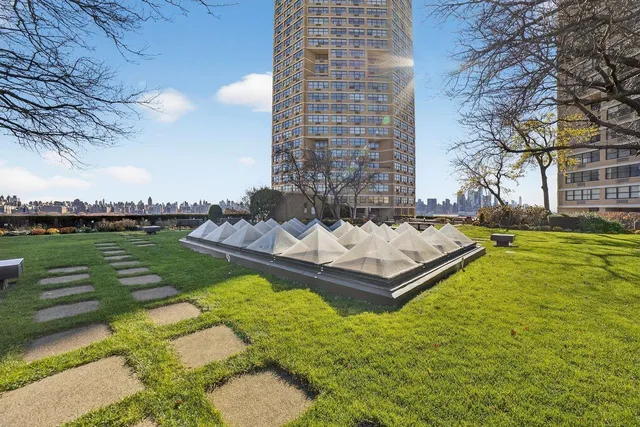 $275,000 | 7002 Boulevard East, Unit 42B, Guttenberg, NJ 07093