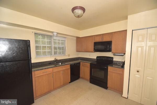 16 Tabiona Court Silver Spring, MD 20906 - Photo 4 of 12 a kitchen with a sink a stove and a refrigerator