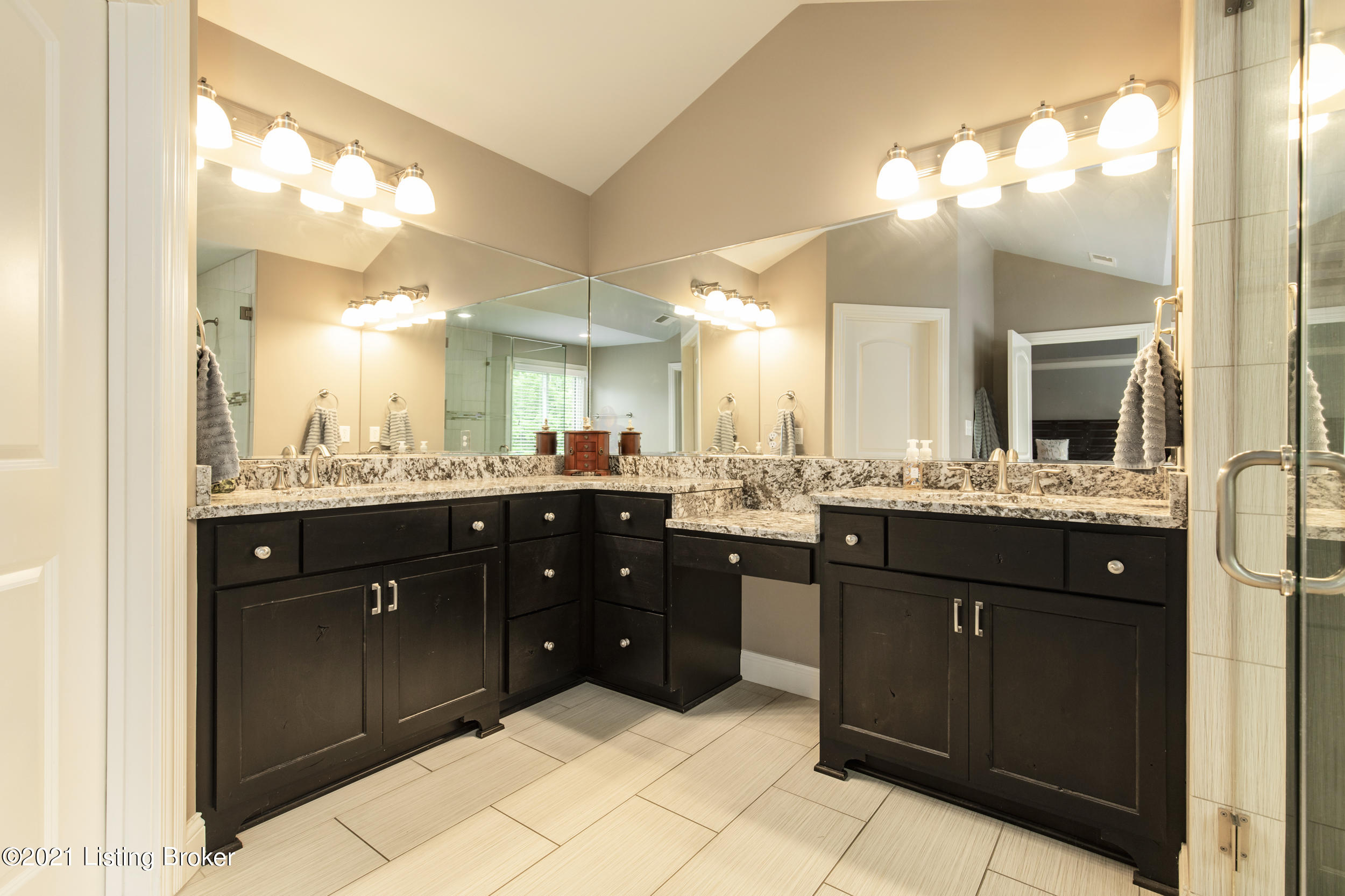 7413 Turner Ridge Road Crestwood, KY 40014 - Photo 30 of 61 30-primary BR bath