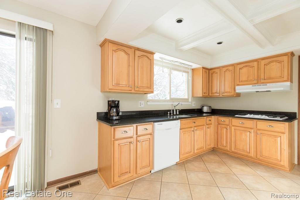 464 Timberline Drive Rochester Hills, MI 48309 - Photo 4 of 21