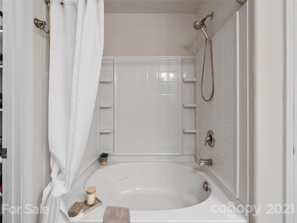 6823 Ware Road Charlotte, NC 28212 - Photo 23 of 47 a bathroom with a white bath tub