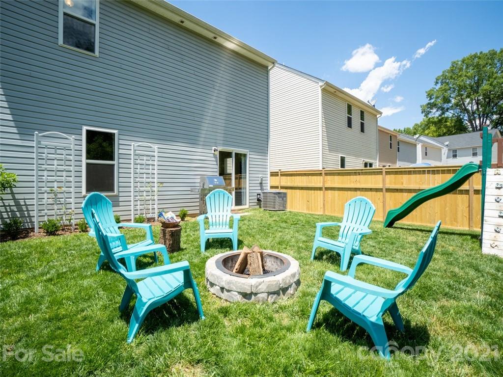 6823 Ware Road Charlotte, NC 28212 - Photo 33 of 47 a balcony with table and chairs
