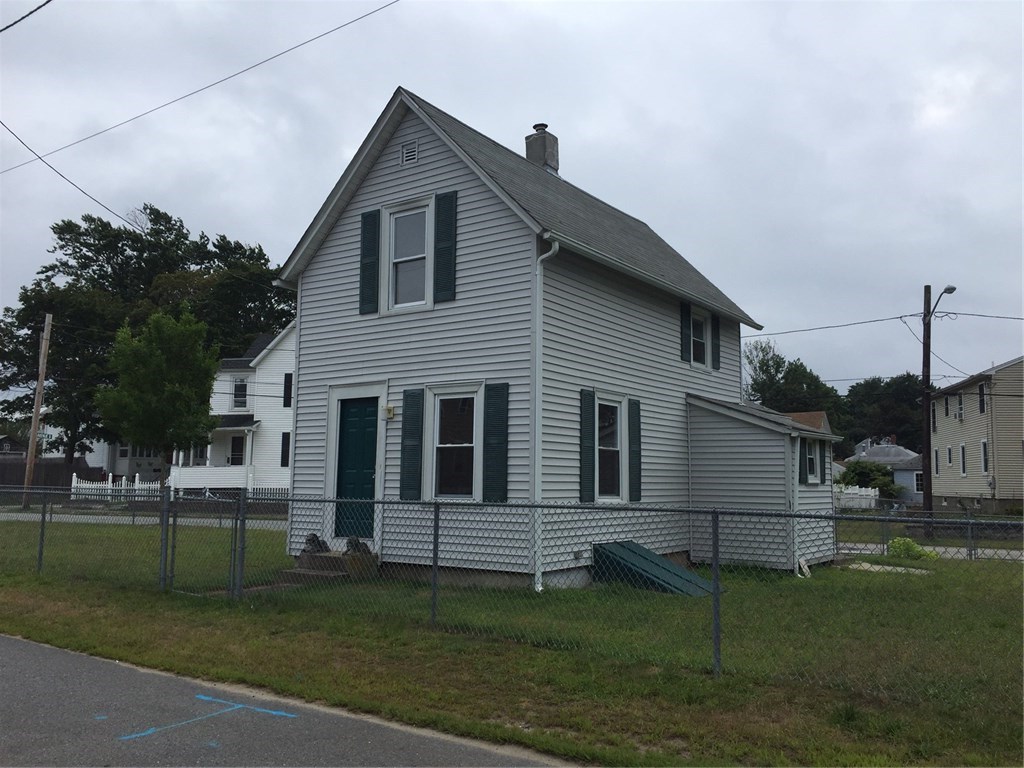 40 Shore Road East Providence, RI 02915 - Photo 2 of 17 Gallery Image 2