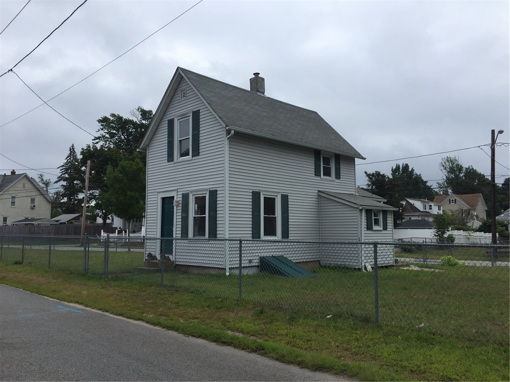 40 Shore Road East Providence, RI 02915 - Photo 3 of 17 Gallery Image 3