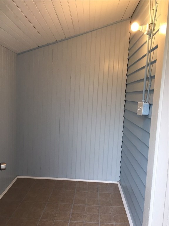 40 Shore Road East Providence, RI 02915 - Photo 6 of 17 Gallery Image 6