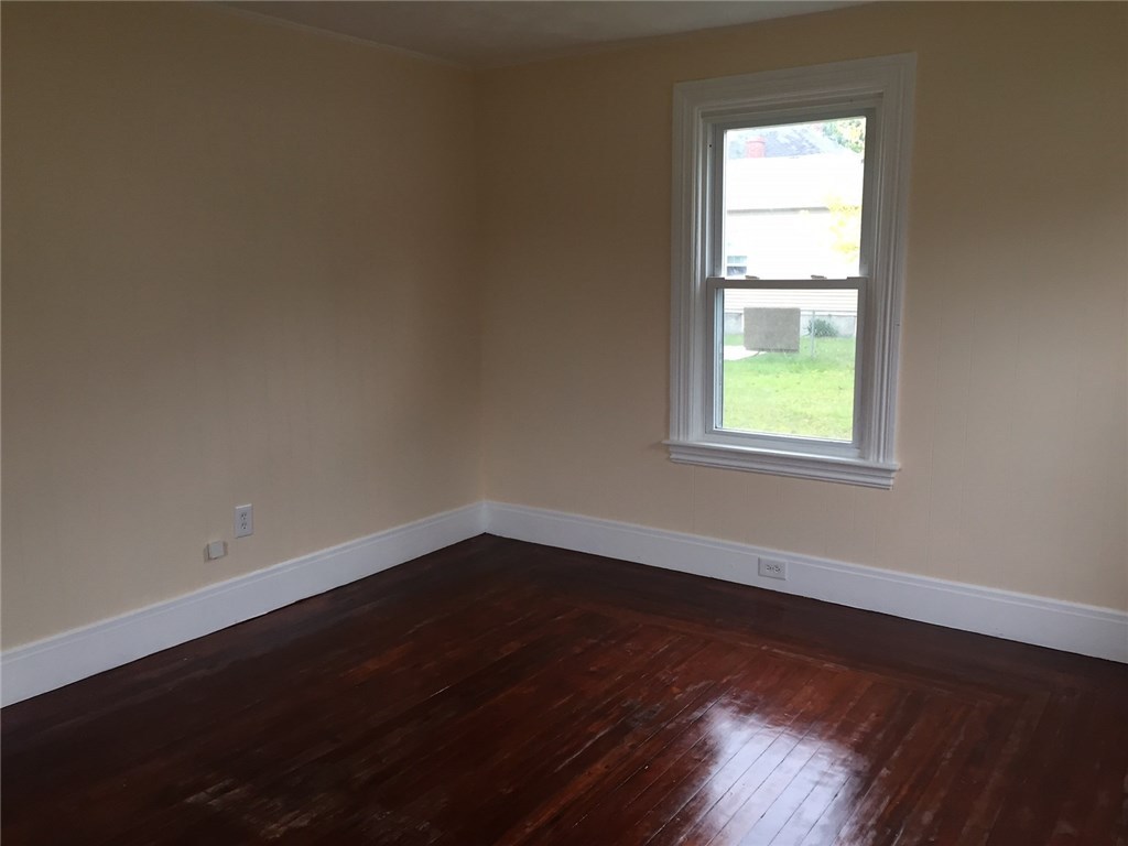 40 Shore Road East Providence, RI 02915 - Photo 8 of 17 Gallery Image 8
