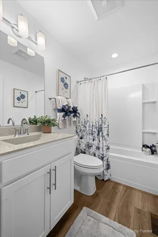 $377,900 | 124 East Main Street, Unit 23, Cary, IL 60013